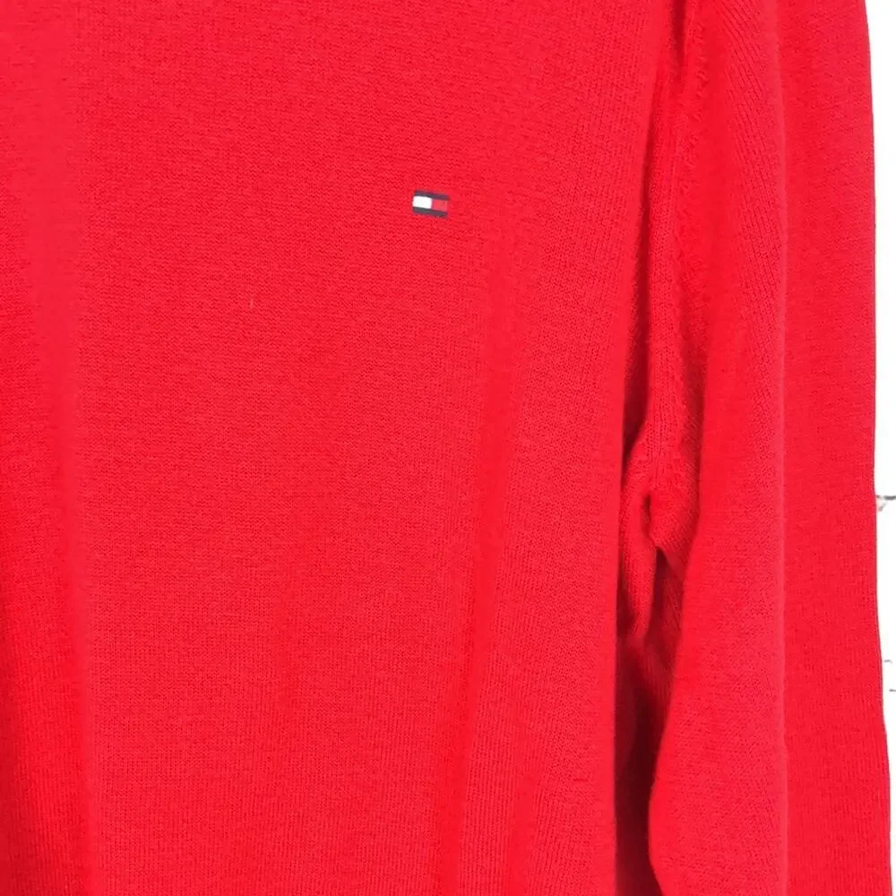 Tommy Hilfiger men’s red long sleeve crewneck knit sweater Size Medium